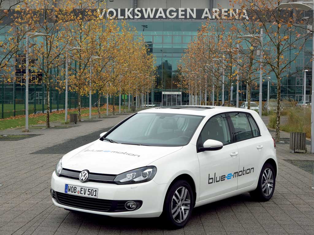 Golf-Blue-E-Motion-1