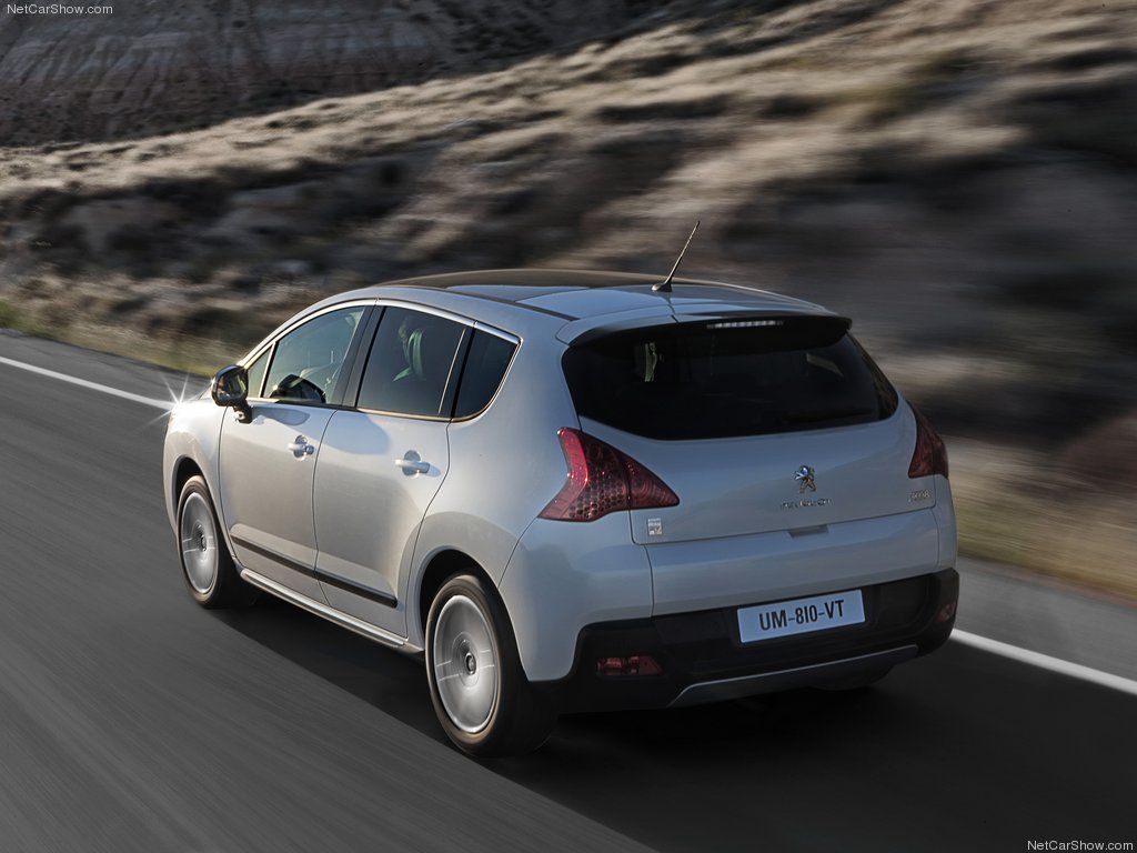 Peugeot-3008_HYbrid4