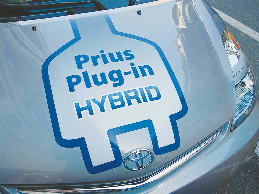 Plug-in_Prius_hodddecal