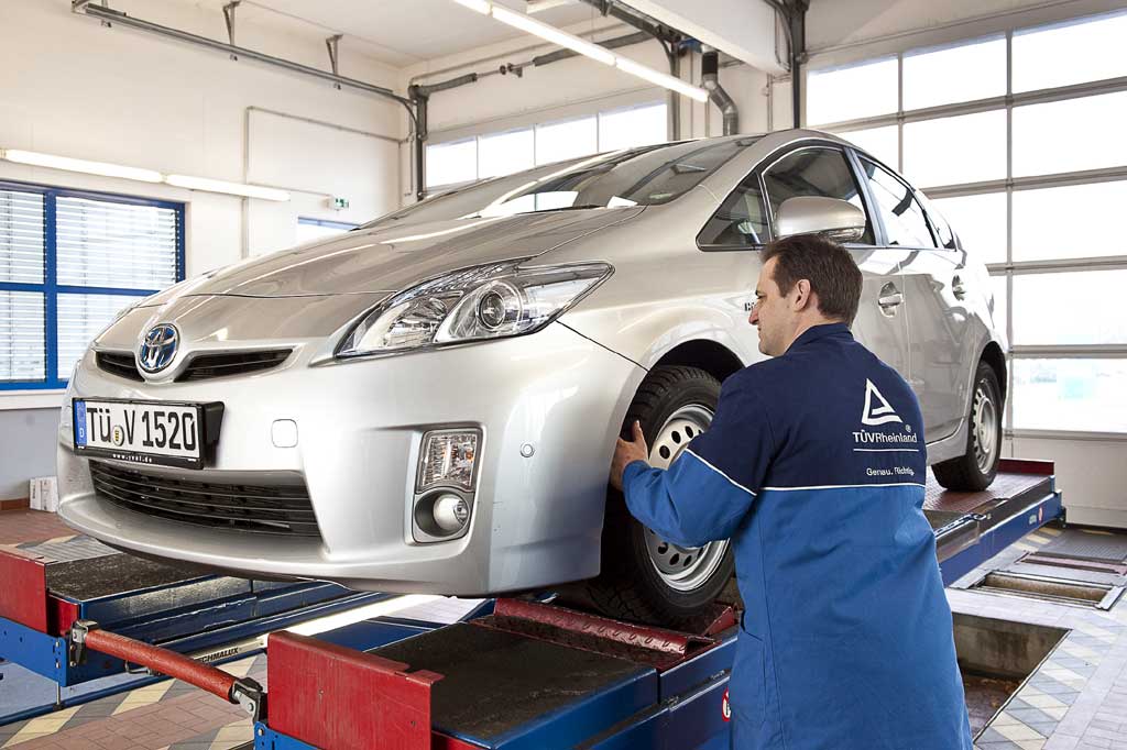 TUEV_Rheinland_Prius