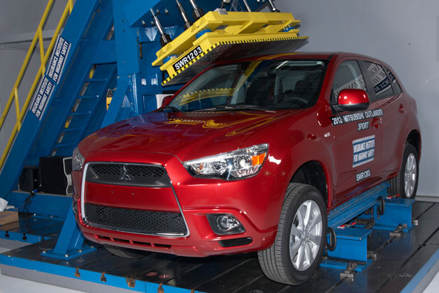 outlander-iihs