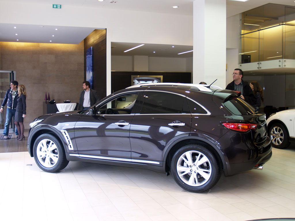 Infiniti-FX_02
