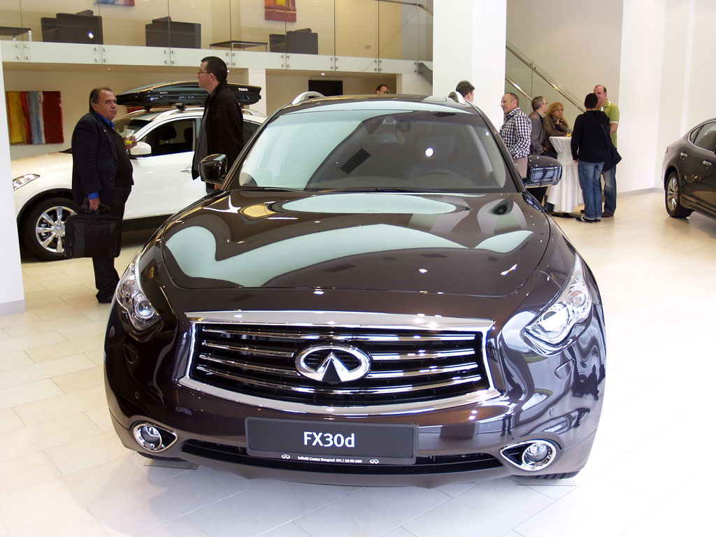 Infiniti-FX_03