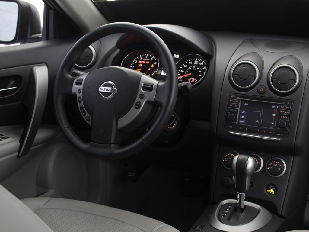 Nissan-Rogue-2012-interior