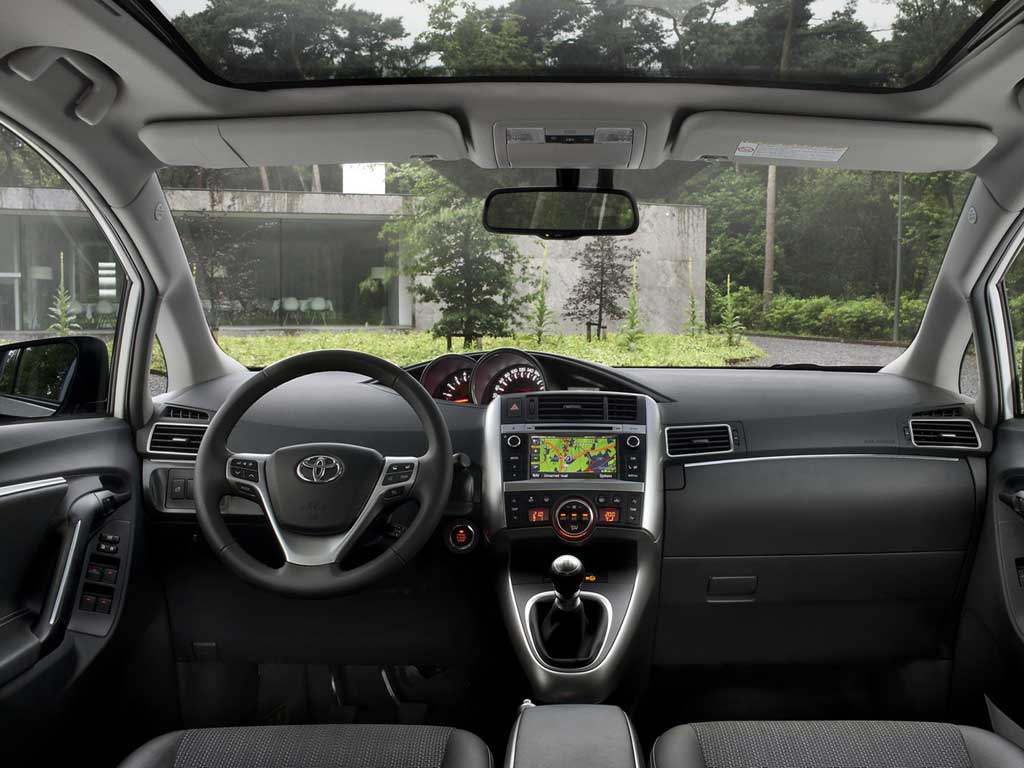 Toyota-Verso-FL-02