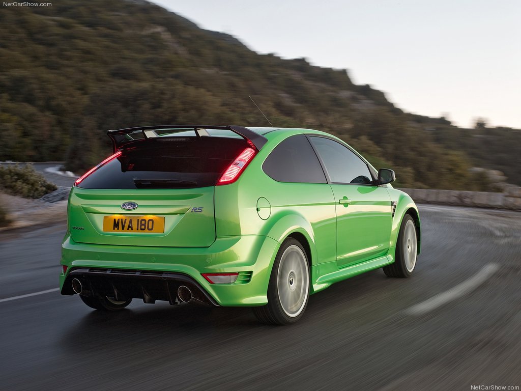 Ford-Focus_RS-rear
