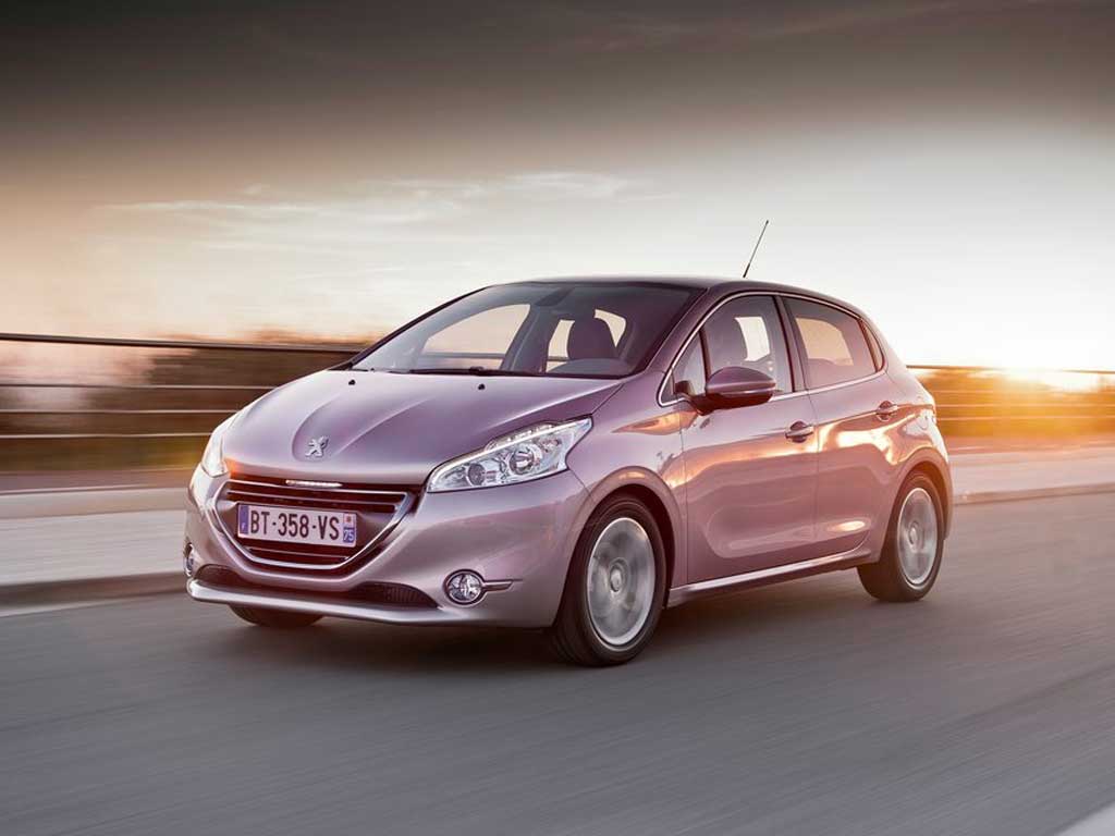 Peugeot-208-front