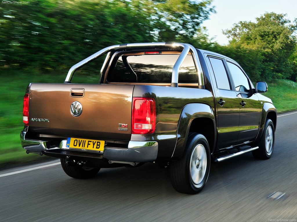 Volkswagen-Amarok-rear