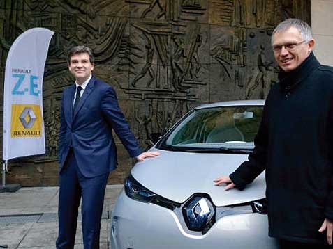 Renault-ZOE-1st-delivery