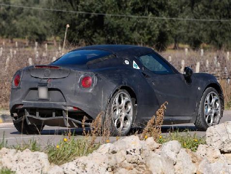 Alfa-Romeo-4C-03