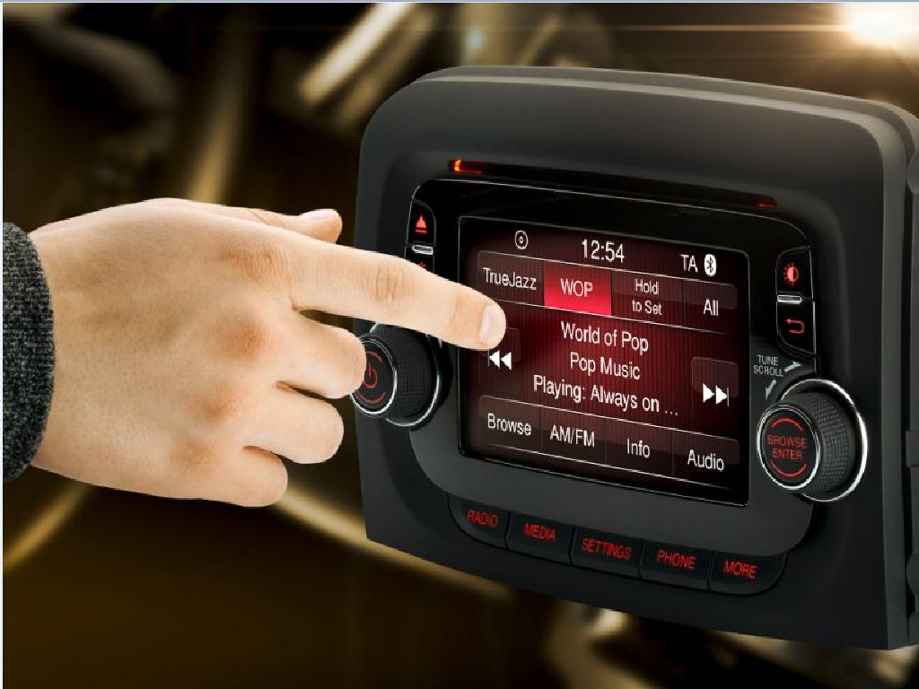 TomTom-Uconnect-Radio-Navigation-Infotainmnet-system-01