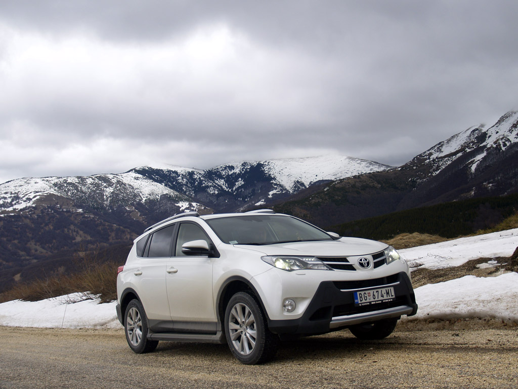 Toyota-RAV4-02