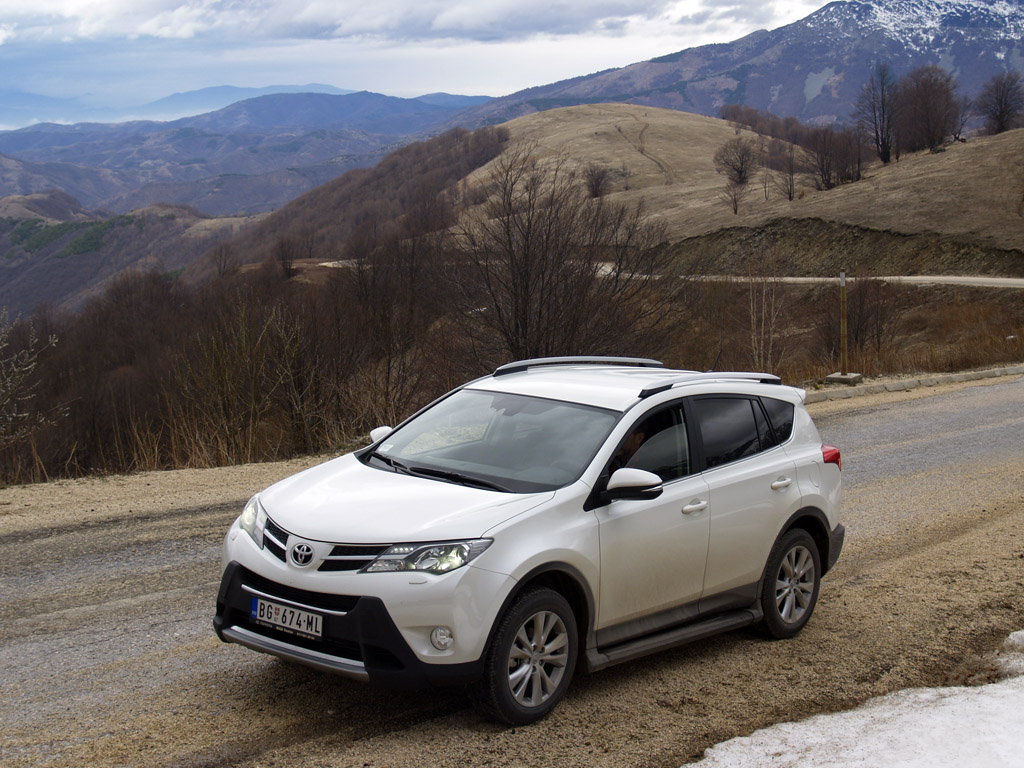 Toyota-RAV4-03