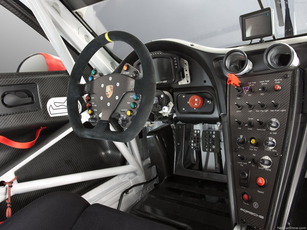 Porsche-911-RSR-05