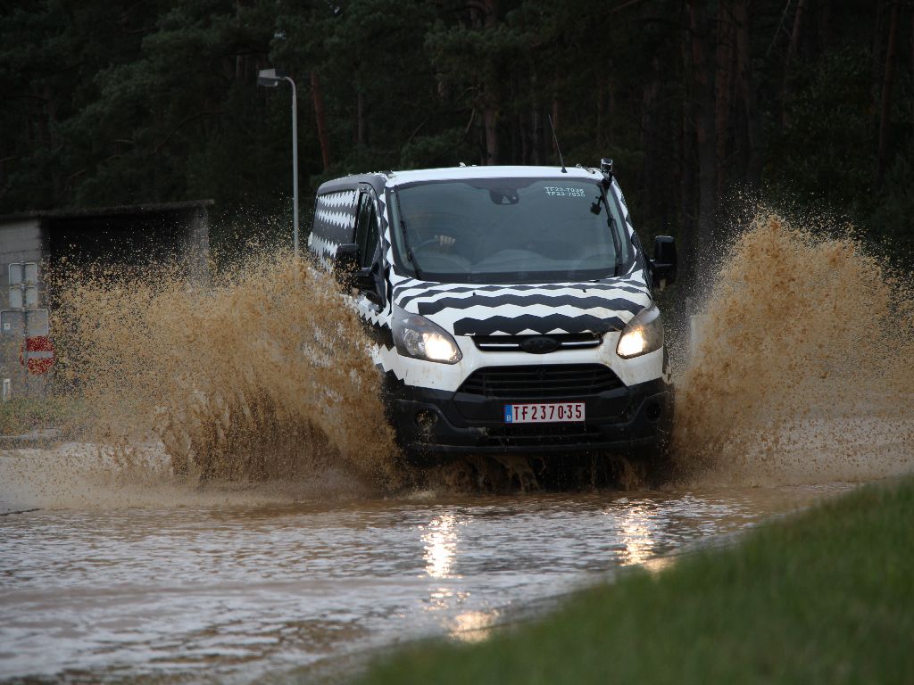 Ford-Transit-Custom-transit-durability-testing-06