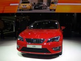 Seat Leon sa prednjim LED svetlima