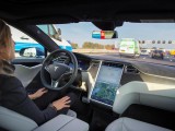 Tesla unapredio autopilota