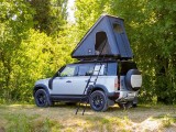 Land Rover Defender 110 sa šatorom