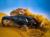 Rolls-Royce Cullinan jezdi pustinjom