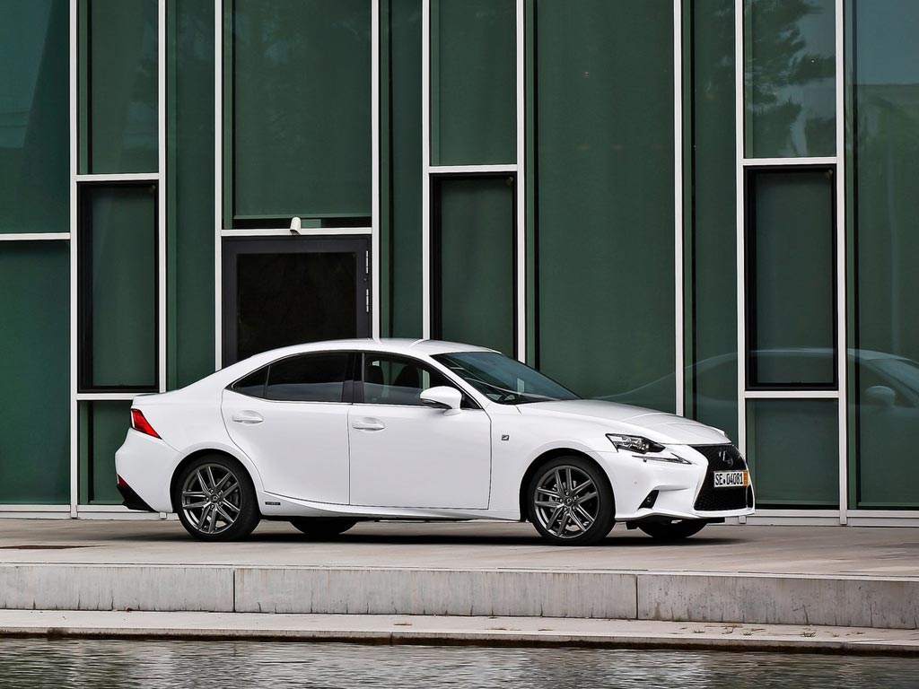 Lexus IS